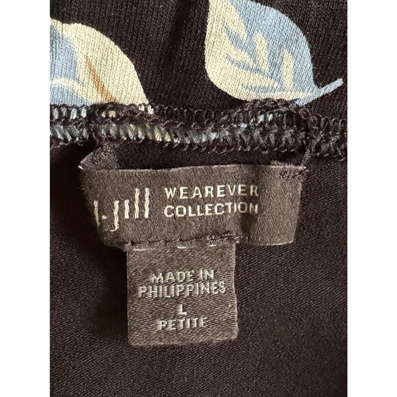 J. Jill Wearever Collection keyholes ties up front floral flowing hem blouse. - Picture 2 of 10